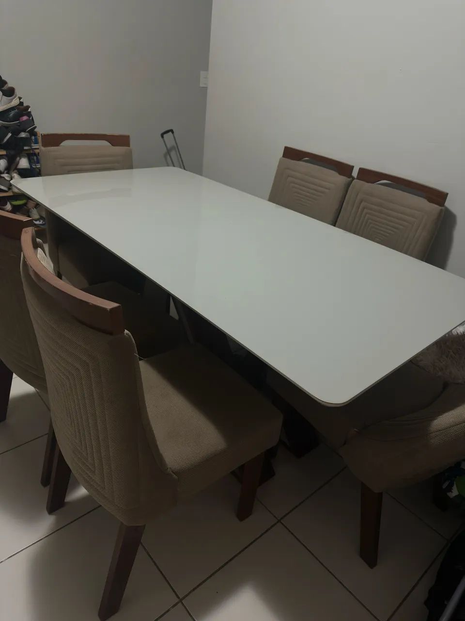 Vendo mesa com 6 cadeiras 1,80x90cm ótimo estado  - Foto 3