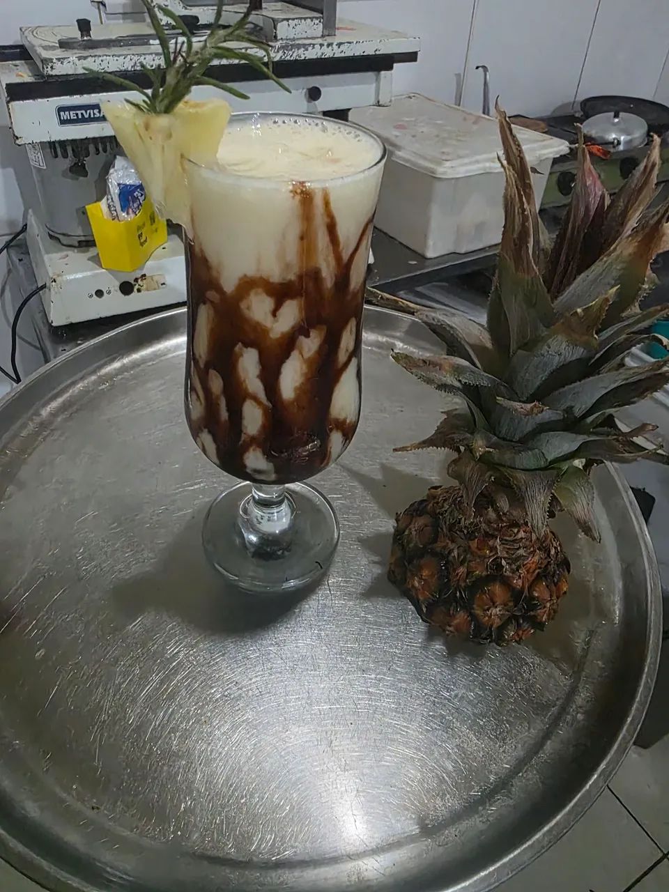 Garçom ou garconete ,periperi, a noite