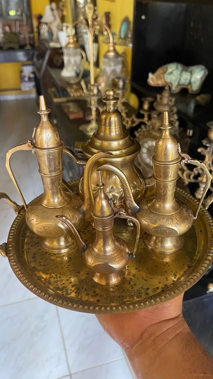 Kit de bandeja e bule em bronze