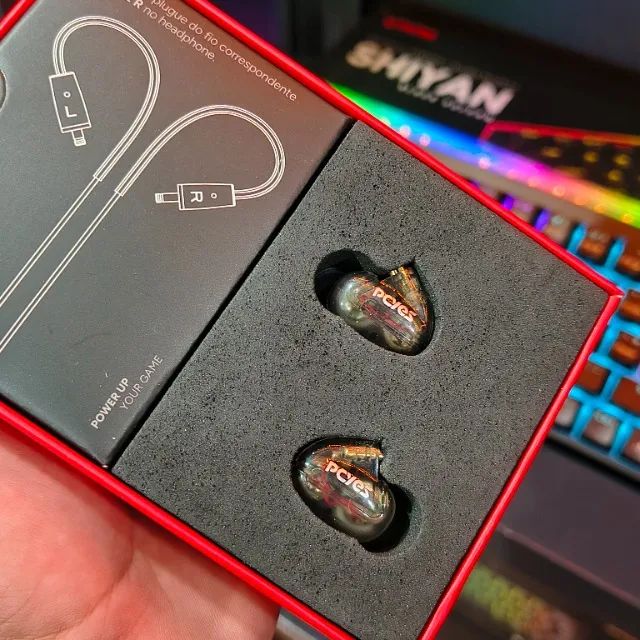 Fone gamer intra auricular com microfone Pcyes Kheper 2 drivers dinâmicos, confortável