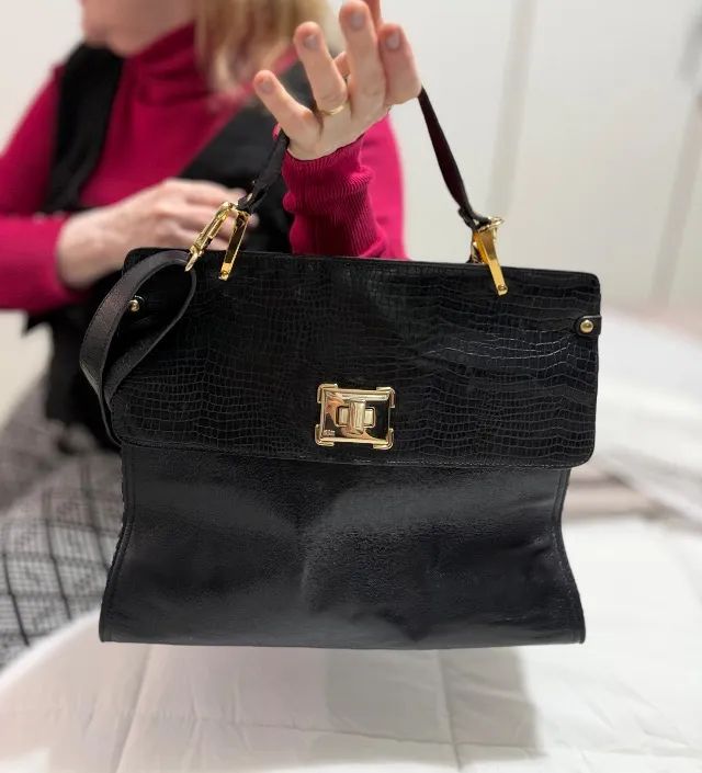 Bolsa de couro legítimo Smartbag preta com alça transversal