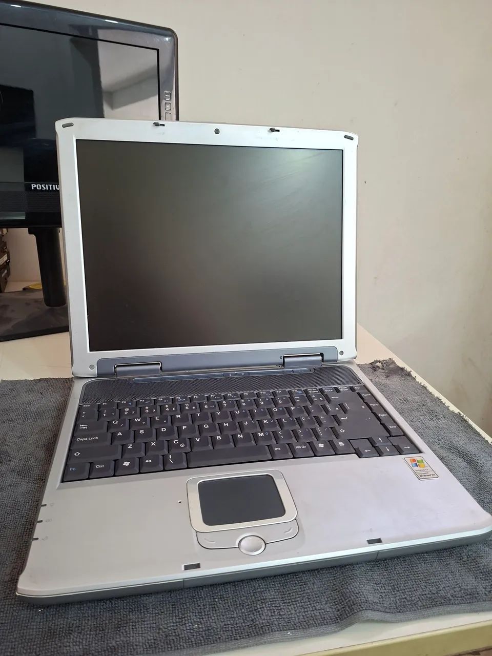 Notebook Antigo ECS Elitegroup G557S Funcionando