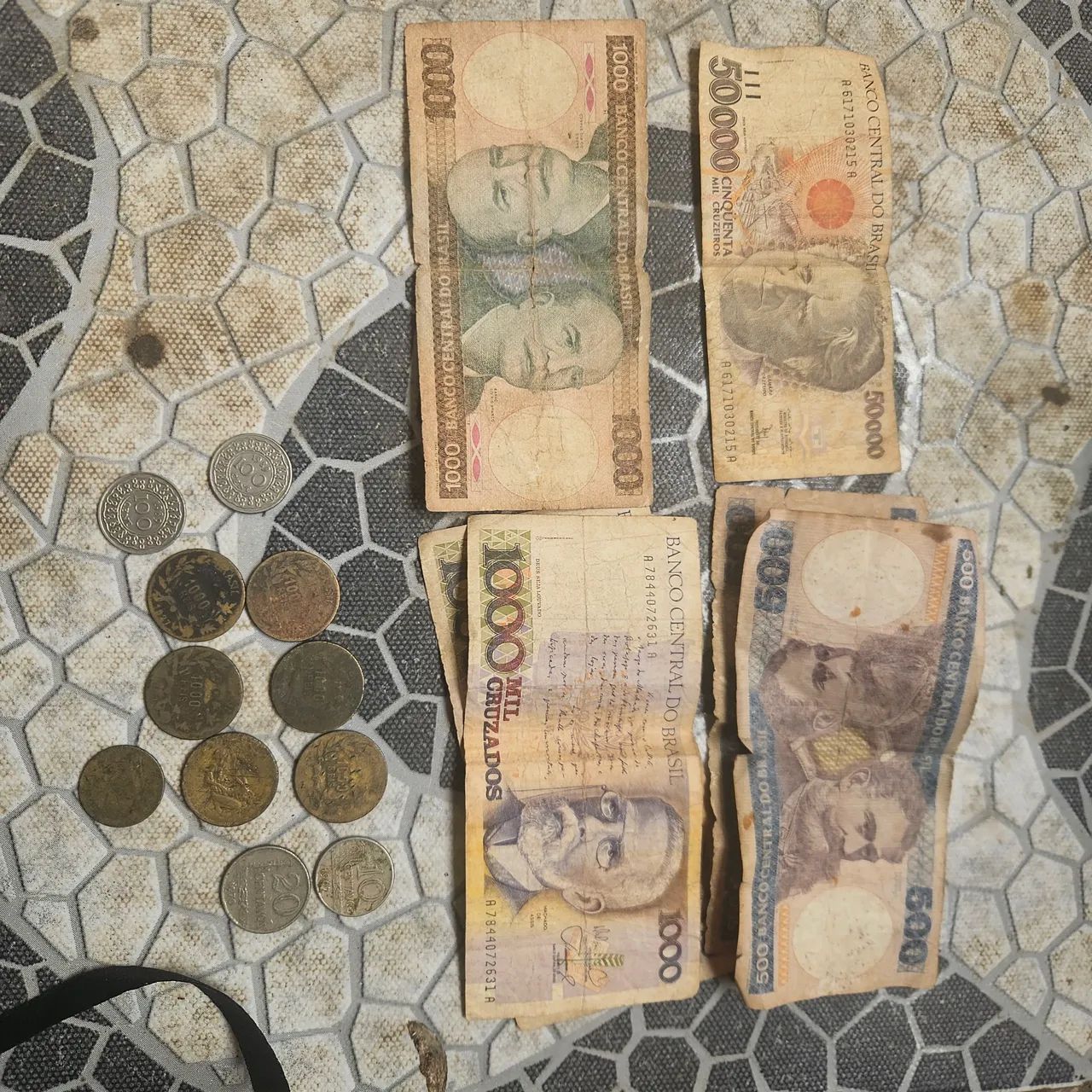 Células e moedas antigas  - Foto 5