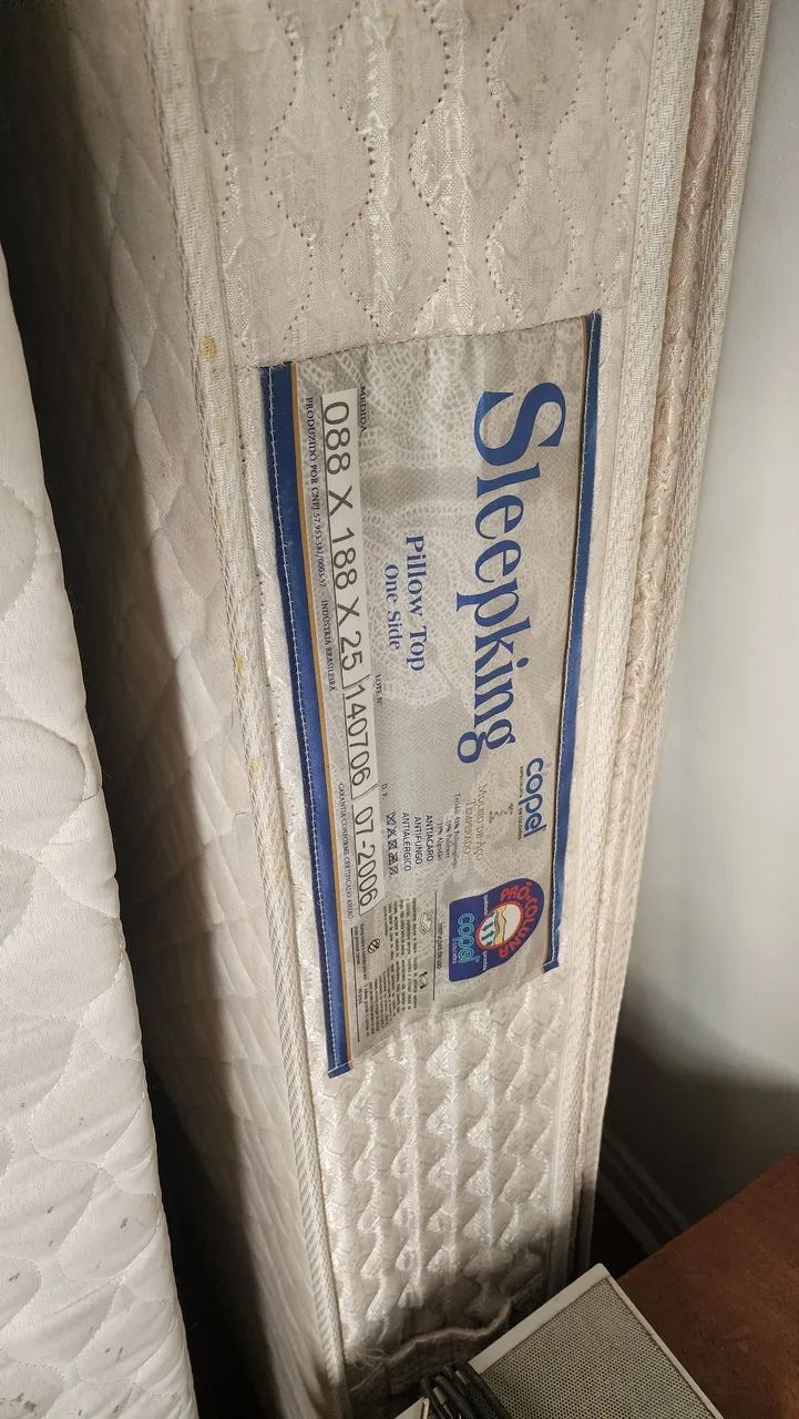 Dois colchões e um box, solteiro