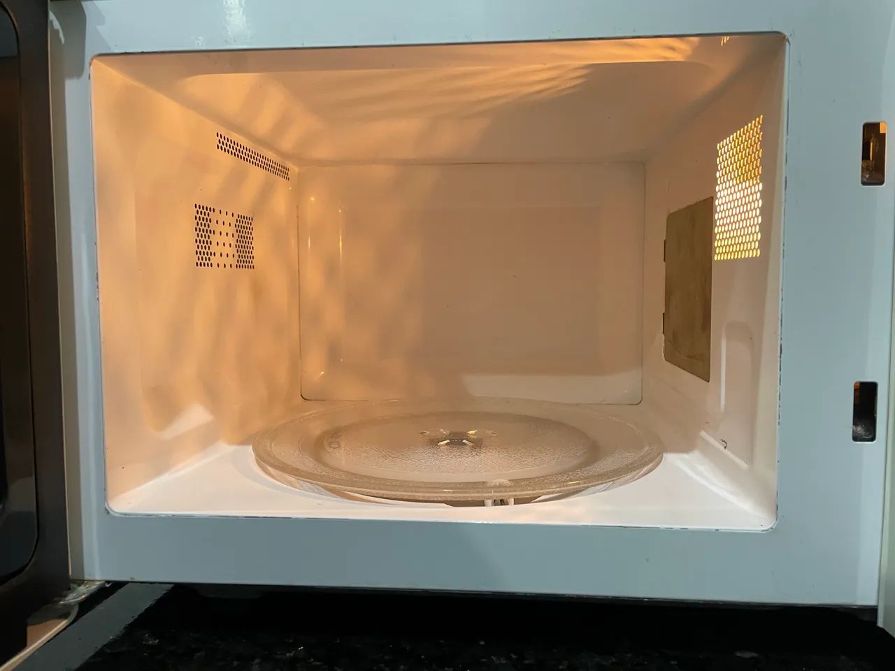 Microondas Eletrolux 20 Litros  - Foto 4