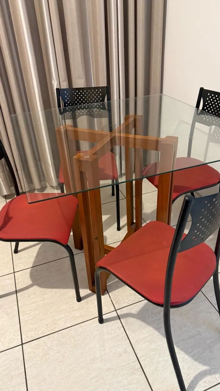 Mesa com 4 cadeiras 250,00 - Foto 2
