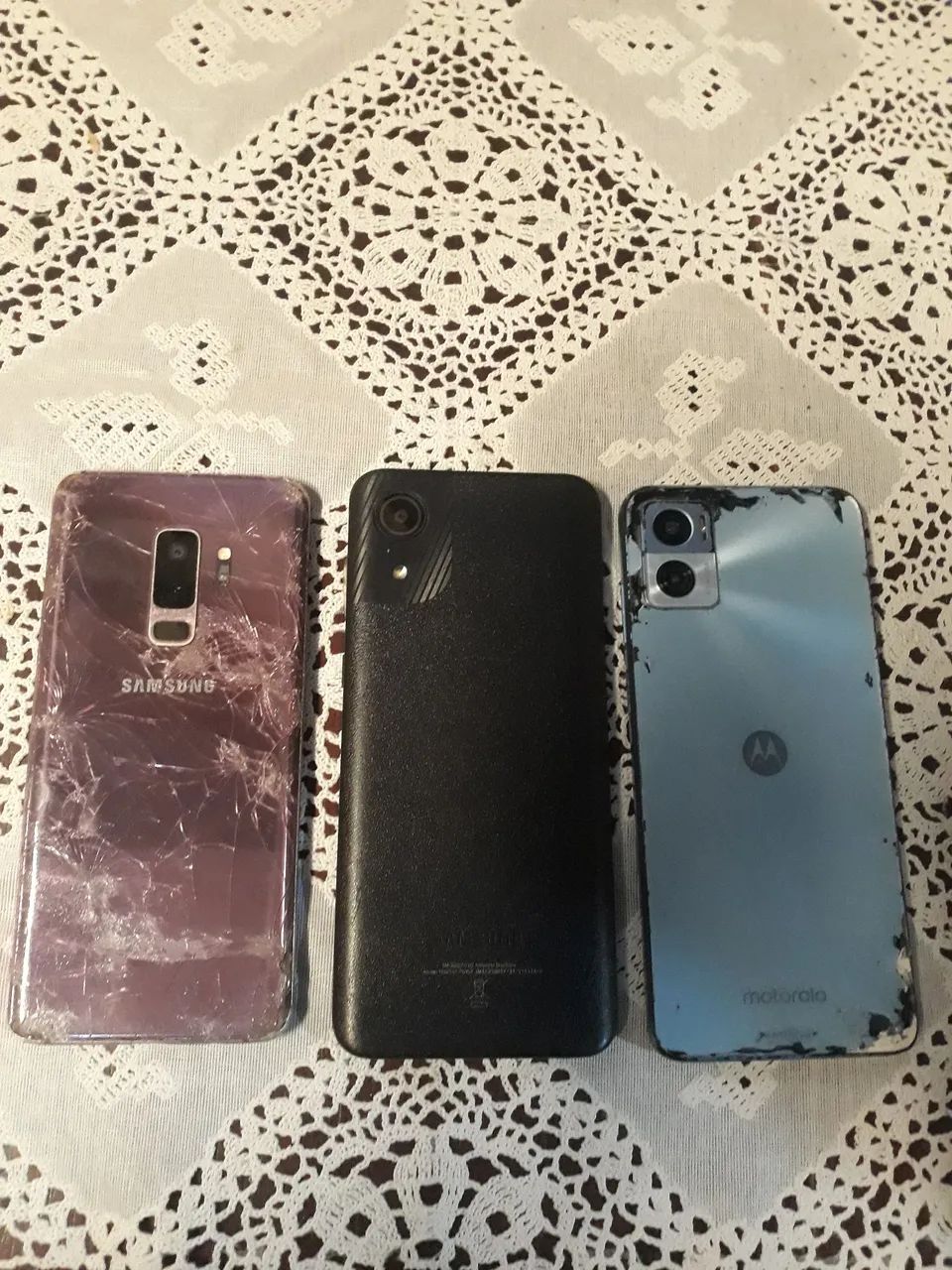 Celular com defeito dando sinal retira peças 