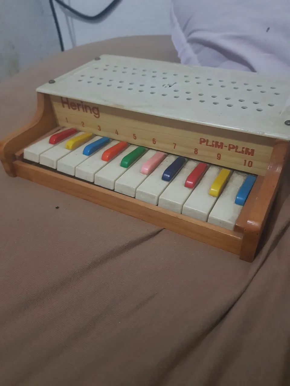 Mini piano decada de 70 e 80 da Hering Completo e funcionando 