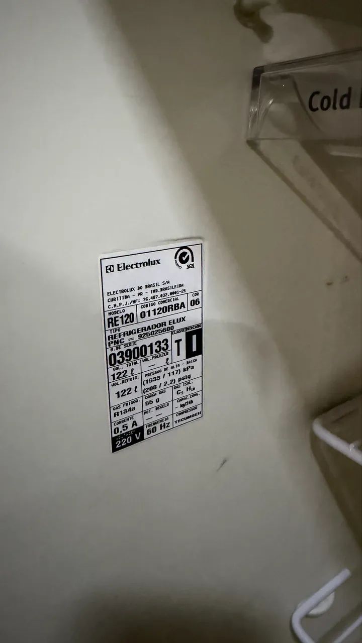 Frigobar Electrolux RE120 - 122L - 220V