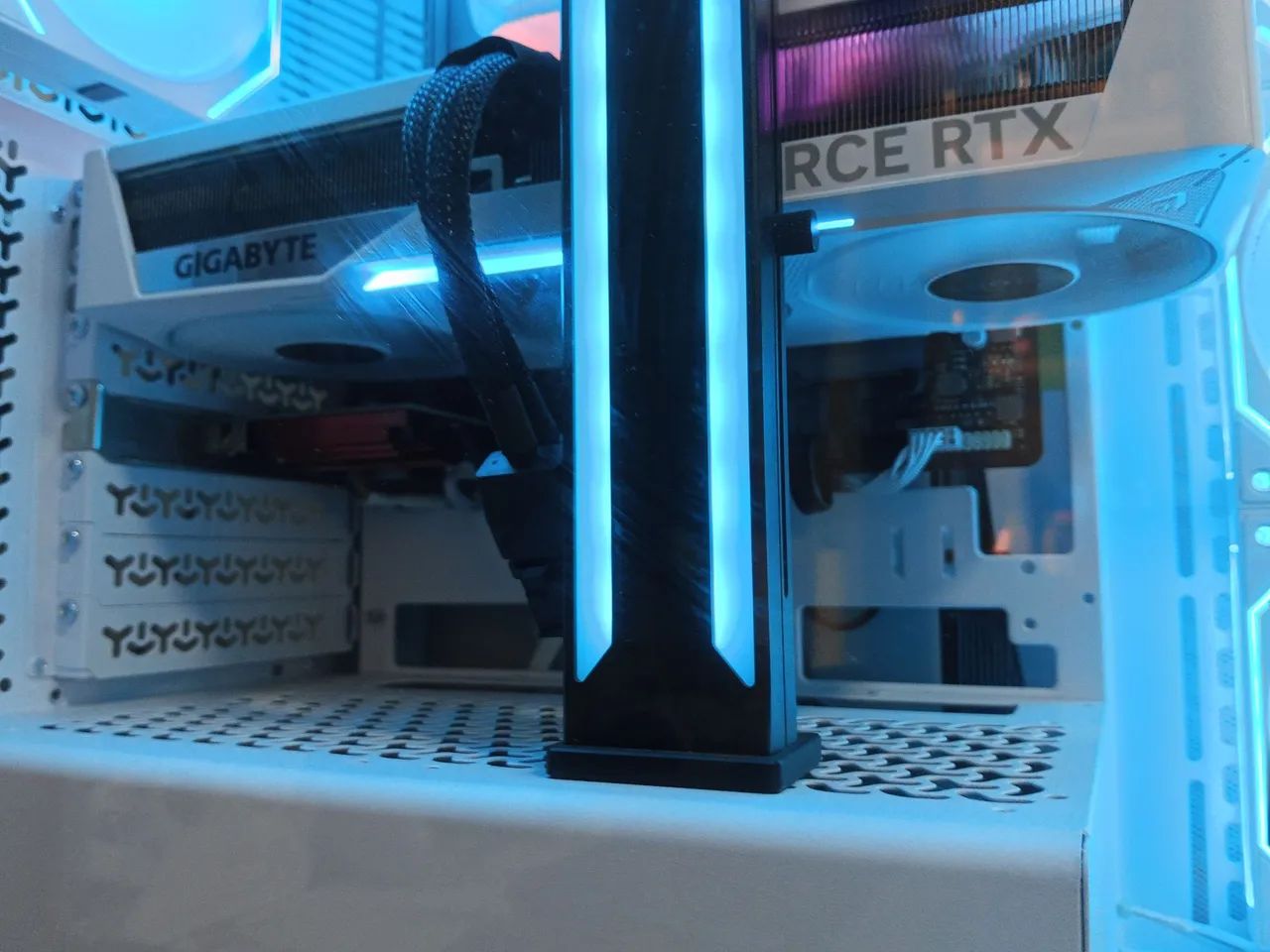 RTX 5070 Gigabyte Eagle  - Foto 3