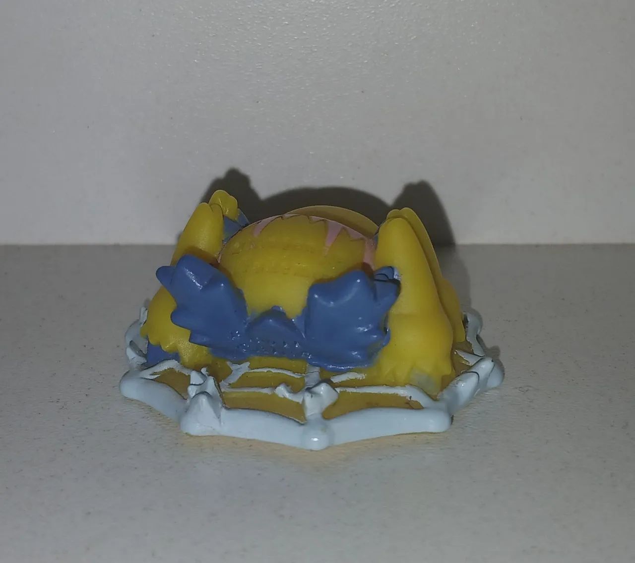 BONECO MINIATURA DEDOCHE POKEMON GALVANTULA - Foto 2