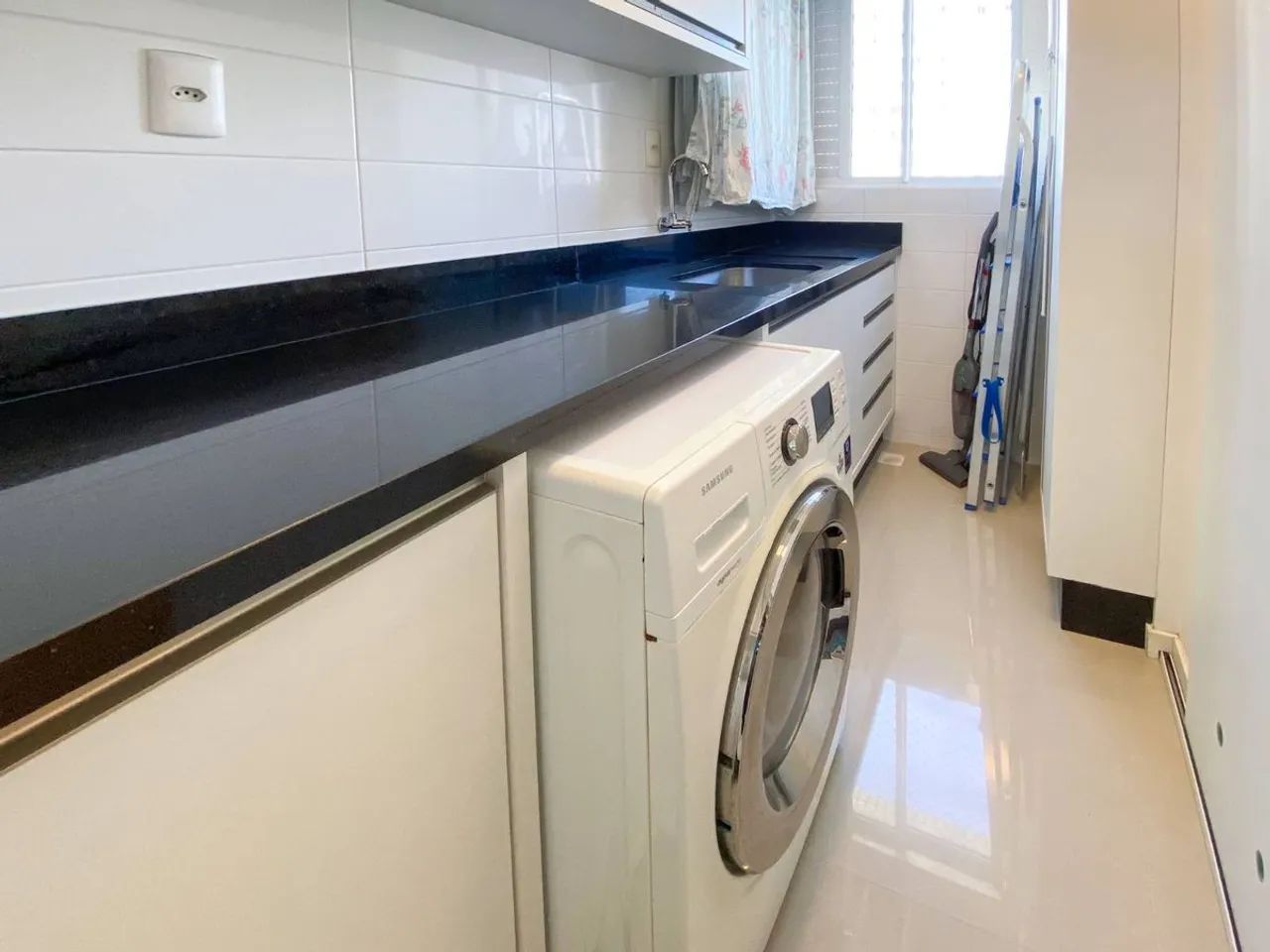 Apartamento mobiliado com 3 suítes para alugar na região central  Rua 2950 em Balneário Ca - Foto 7
