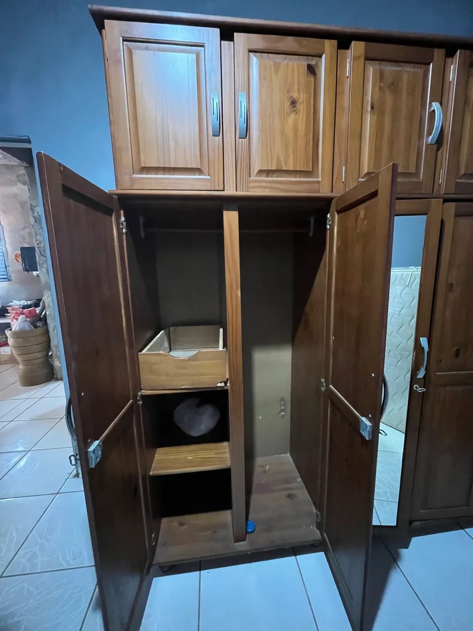 Guarda roupa de madeira  - Foto 3