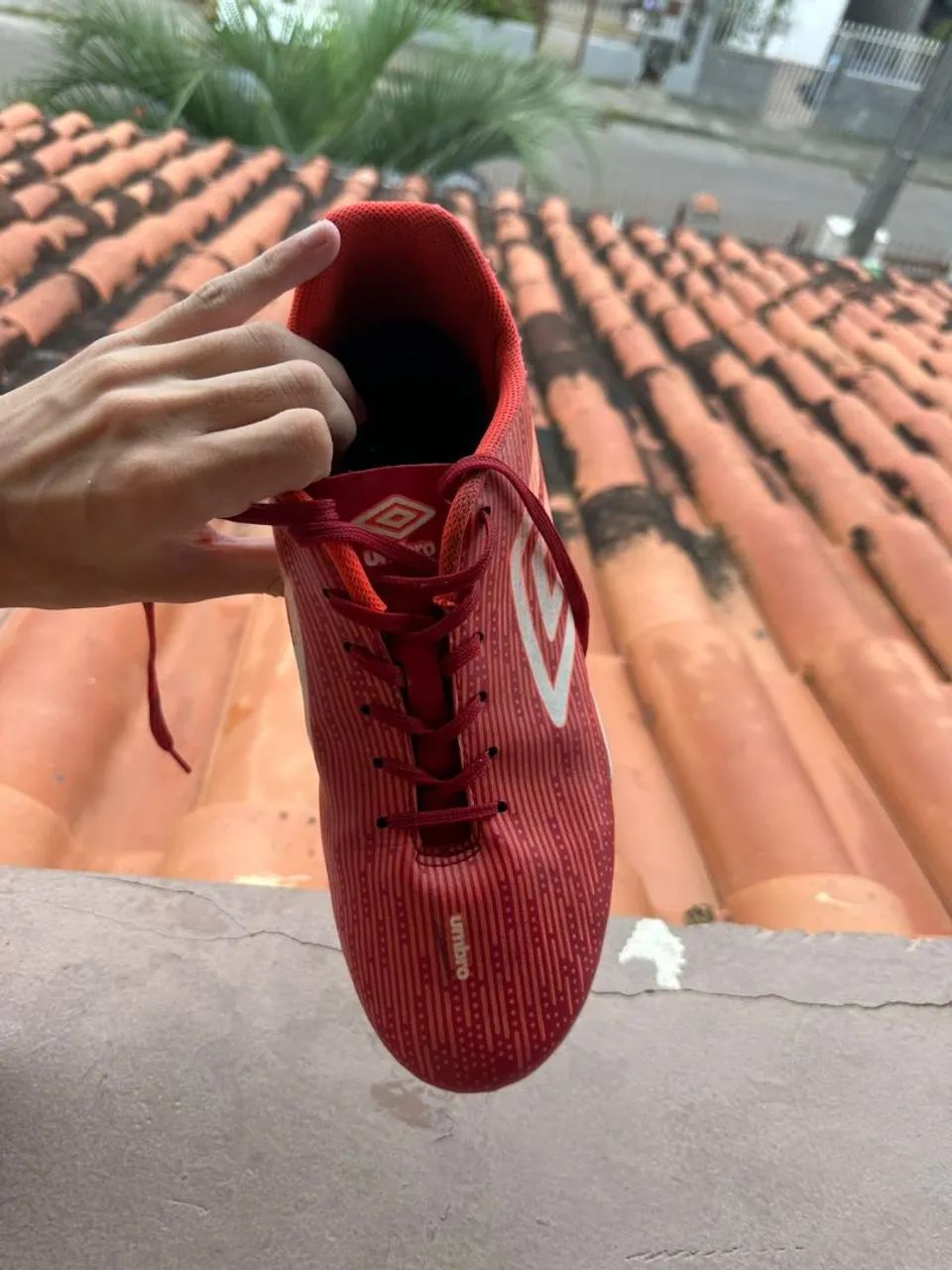 Chuteira Umbro- Rosa e branco Original. - Foto 3