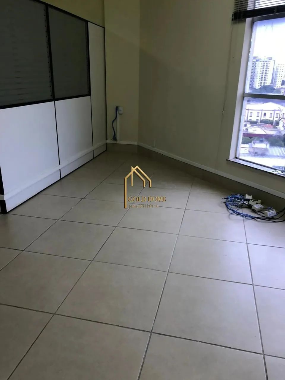 Sala comercial no Work Tower