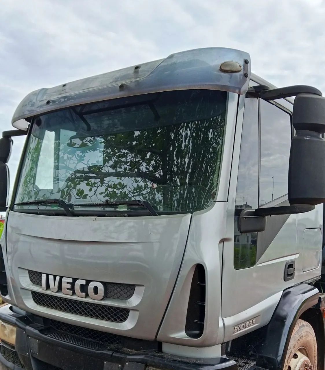 Vendo caminhão Iveco 