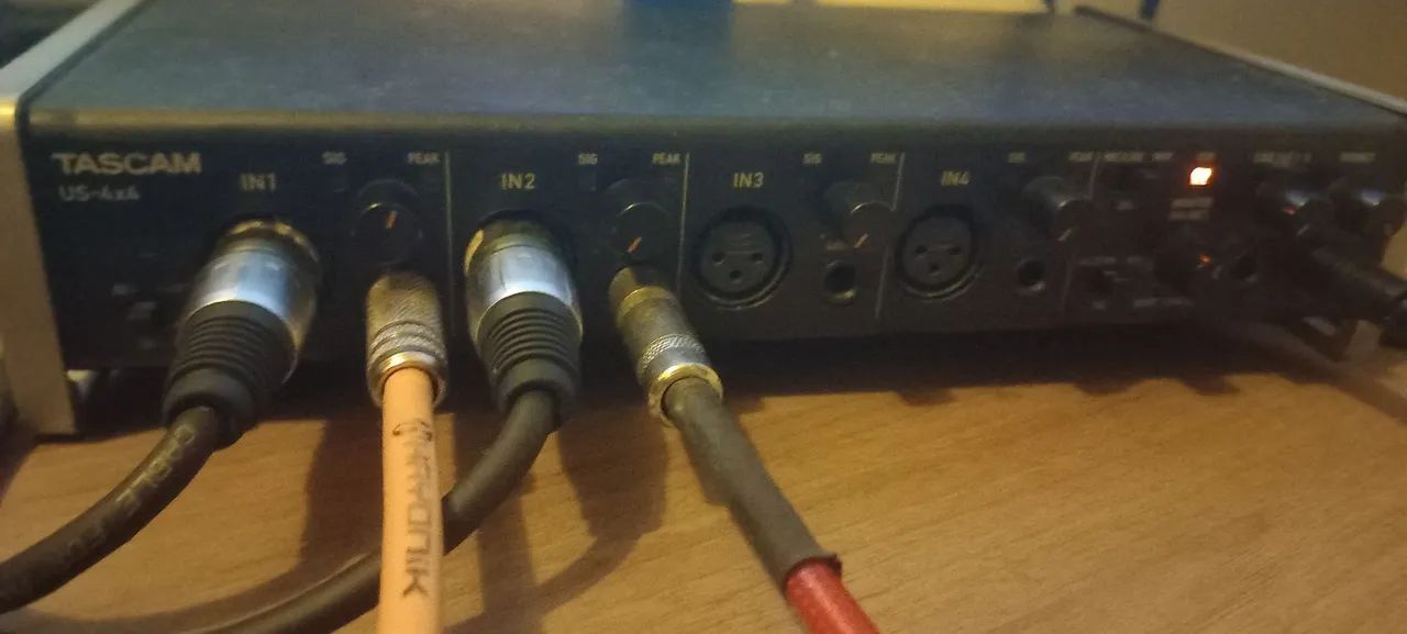 Tascam US-4x4 Interface de áudio (Gravação) - Foto 4