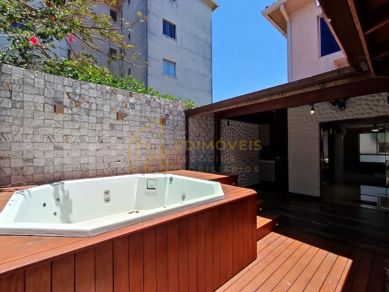 Casa Charmosa com Quintal Gourmet e 2 Vagas em Praia da Baleia  Serra/ES - Foto 4