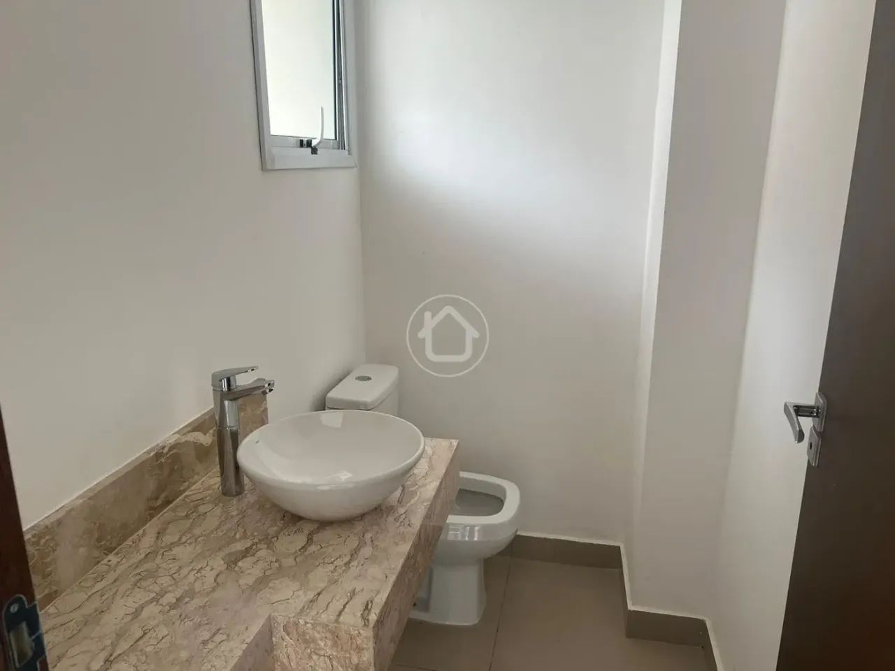 SOBRADO COM ARMÁRIOS E SOBRA DE TERRENO - Foto 2