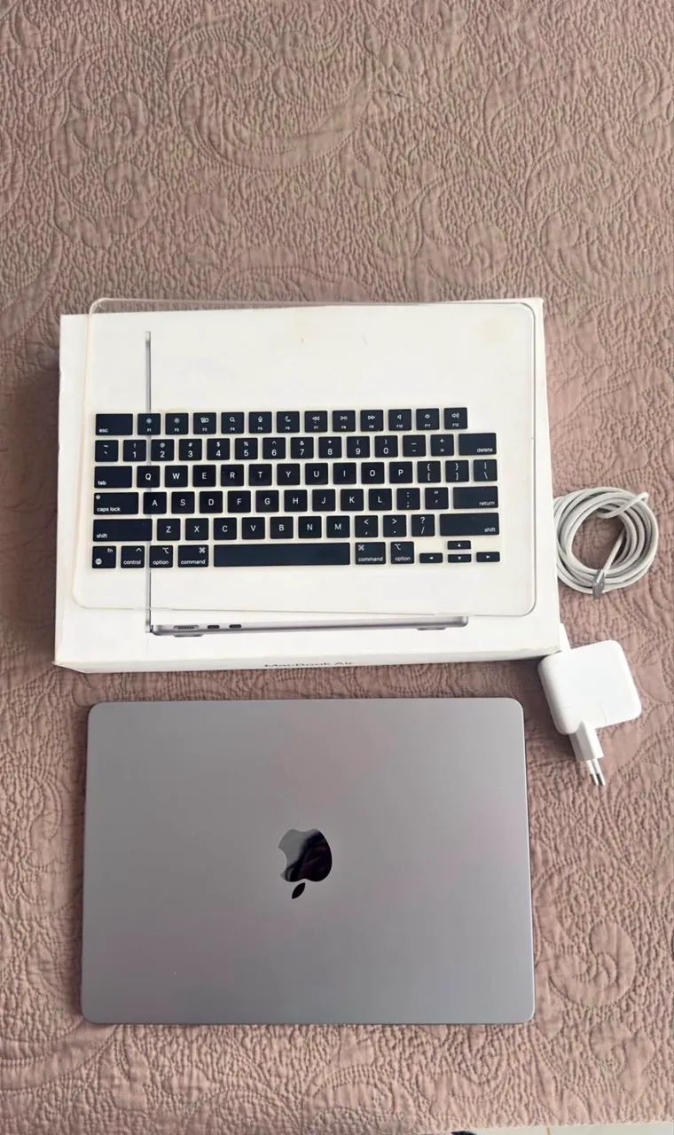MacBook Air m3 99% 51 ciclos