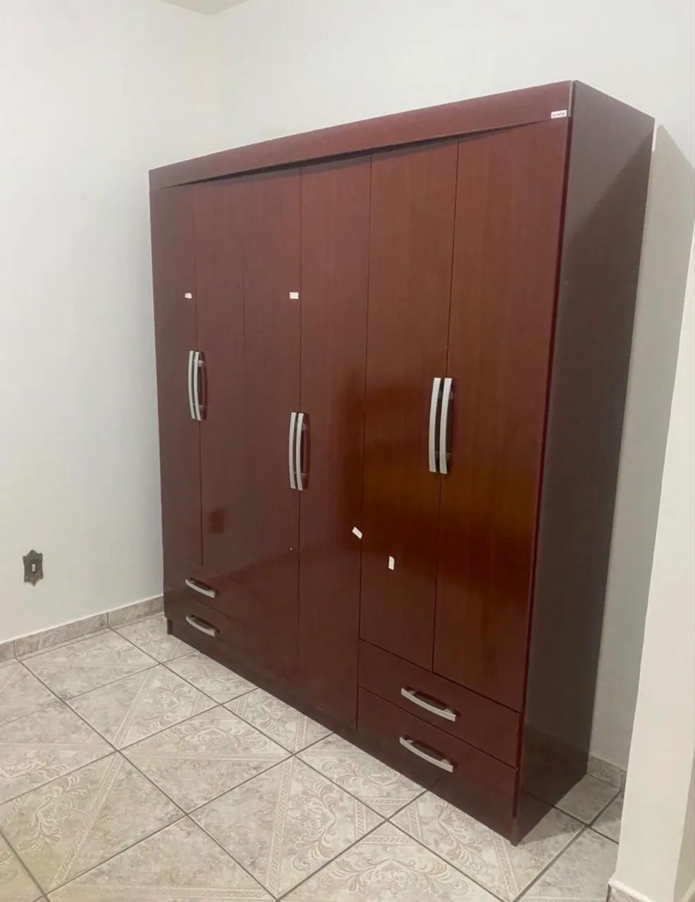 Alugo quartos individuais 900,00 em casa independente 