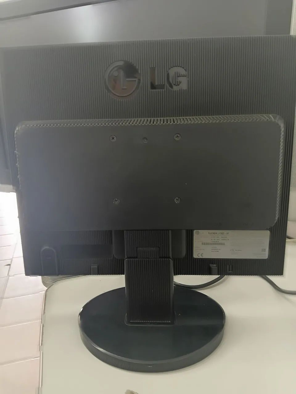 Monitor LG Flatron L1753T usado - Foto 2