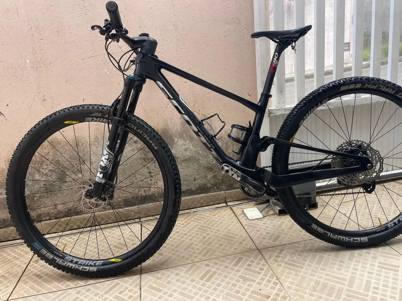 Vende-se quadro de bike full com shok.