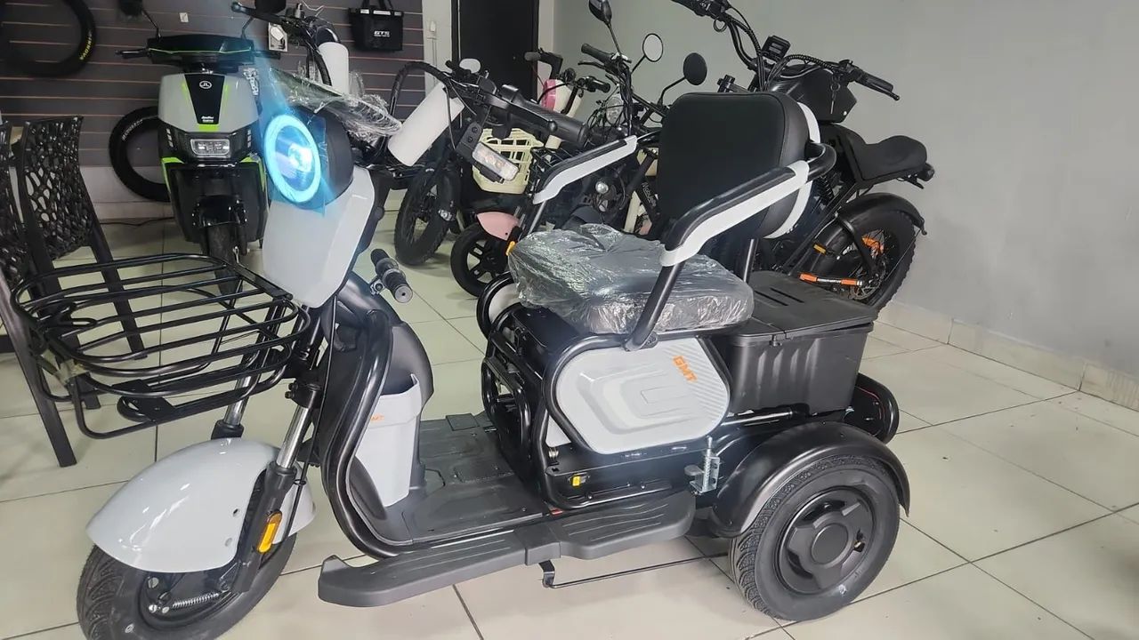 Triciclo Elétrico Plus