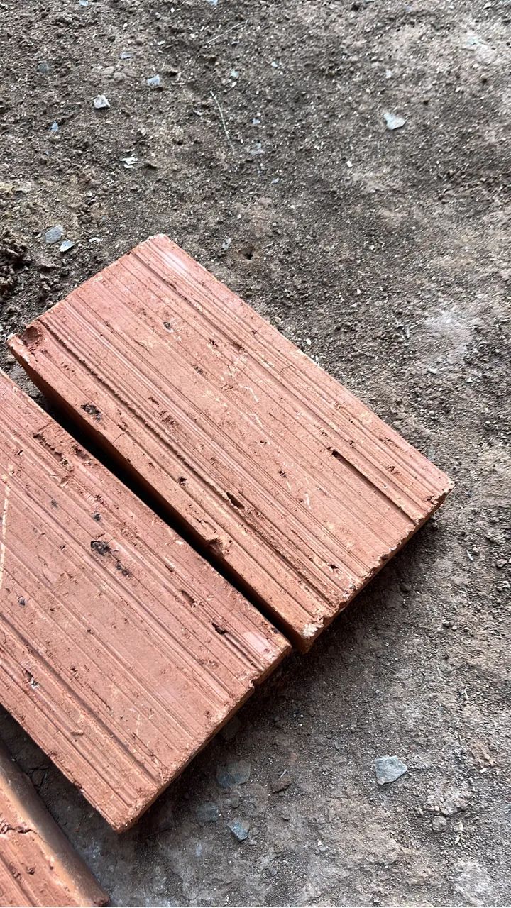 Solid brick.415079222508922884