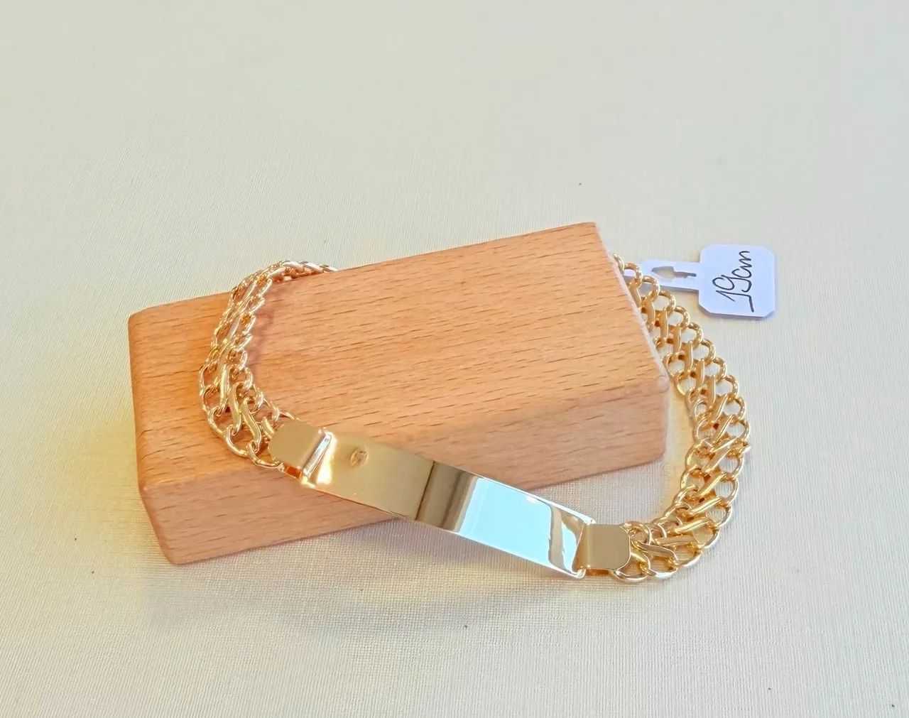 Pulseira Placa ouro 18k. Comprimento 19cm, 7mm, 4.77gr.