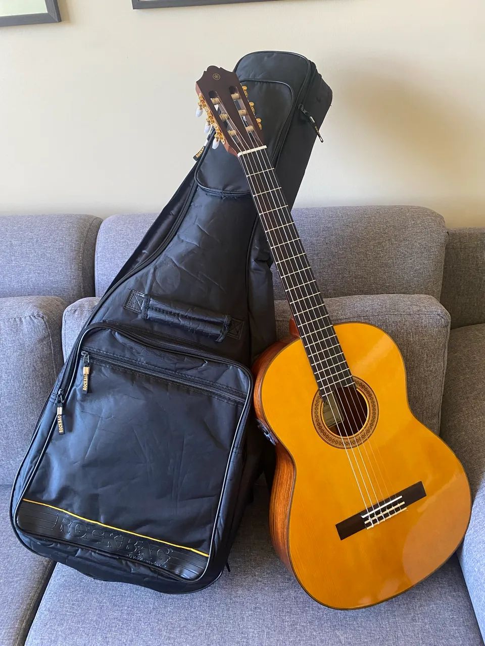 Violão Yamaha Transacoustic CGTA (efeitos de chorus e reverb)