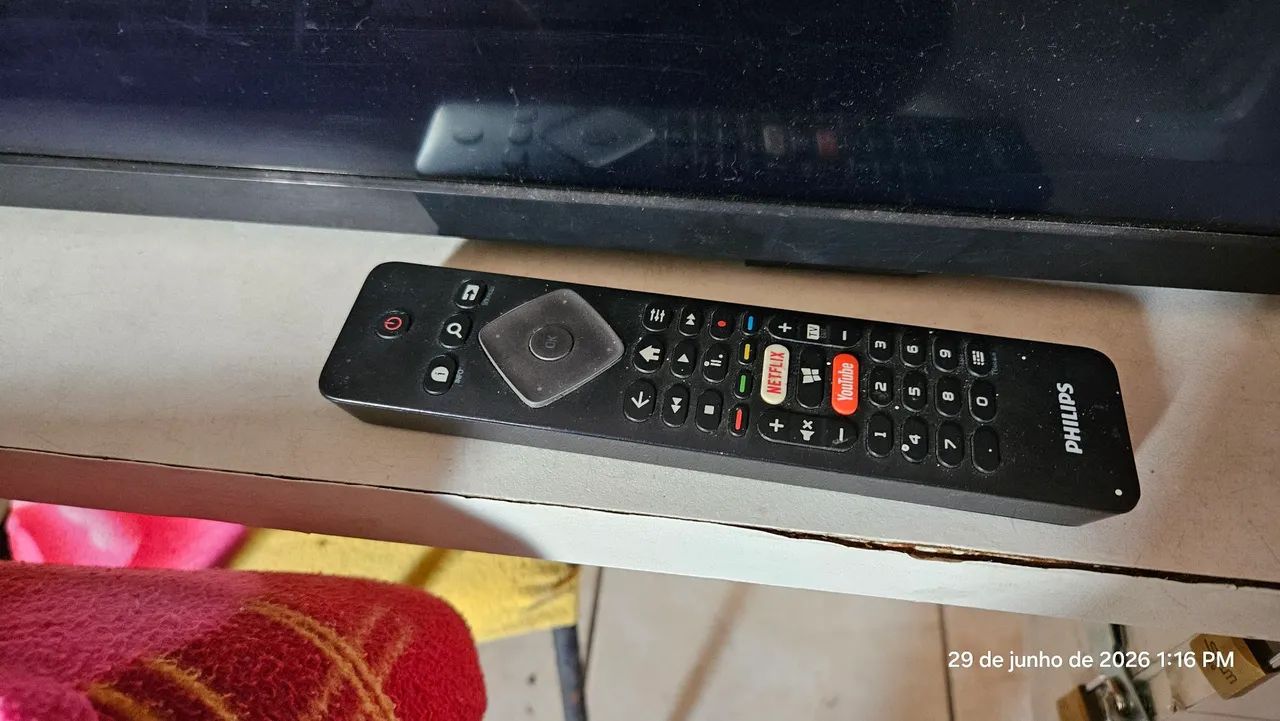 TV Philips de 43 polegadas apresenta danos graves no display - Foto 4