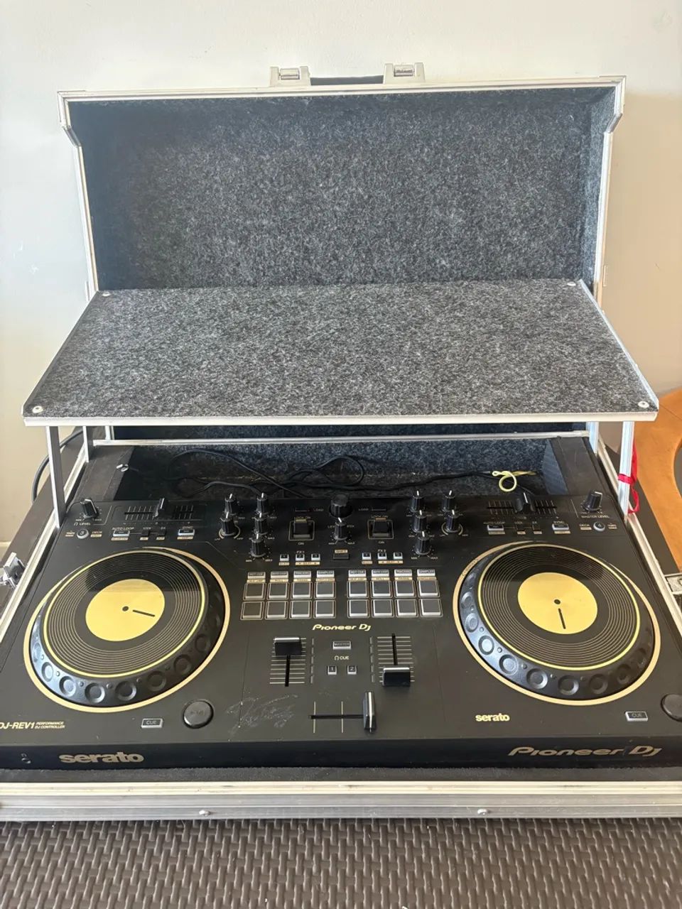 Controladora DDJ-Rev  1 gold no case - Foto 3