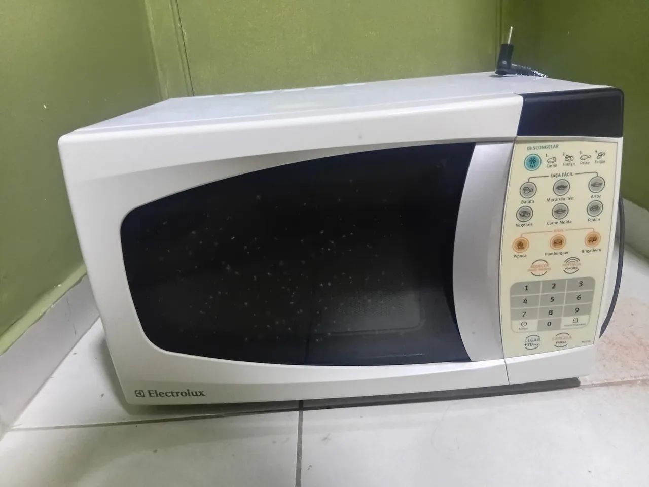 MICRO-ONDAS ELECTROLUX - SUPER CONSERVADO! - Foto 4