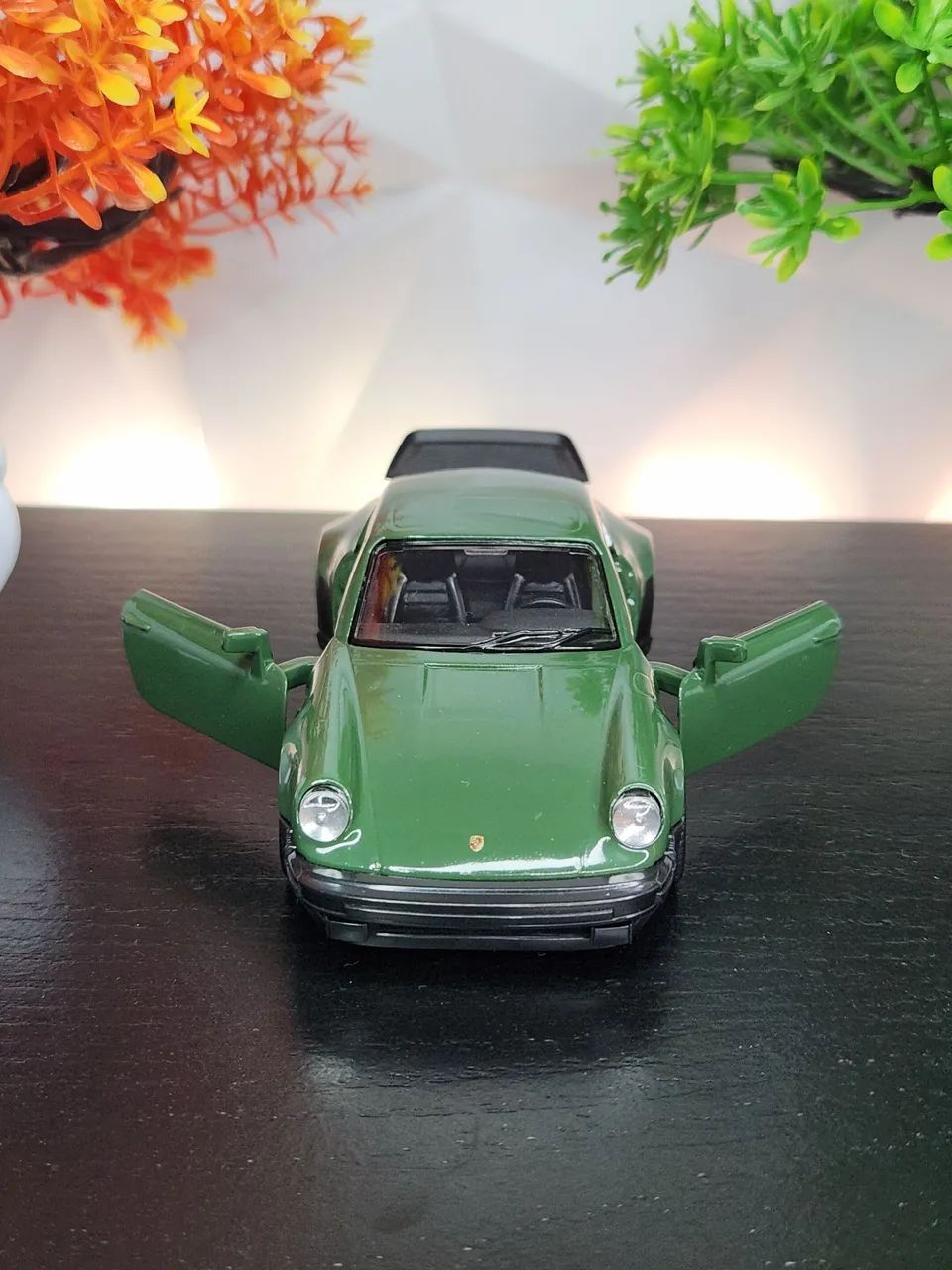 Miniatura Porsche 911 Turbo 1978 - Carrinho de Metal Colecionável  - Foto 3