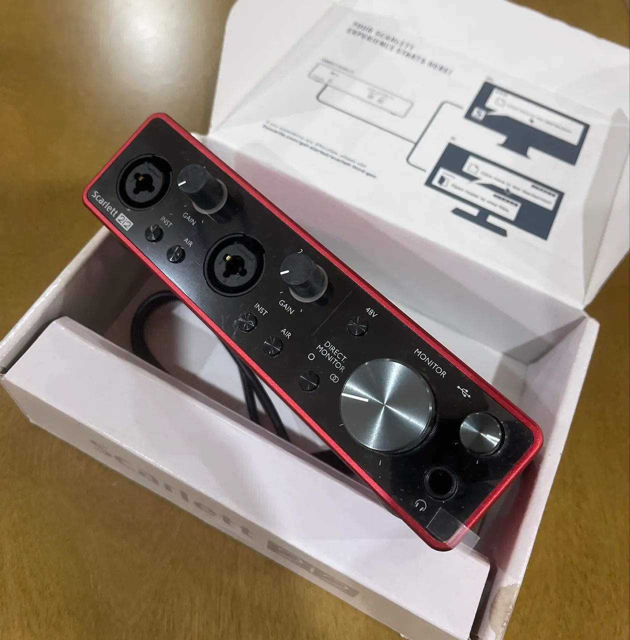 Interface Focusrite 2i2 (com plastico)  - Foto 2