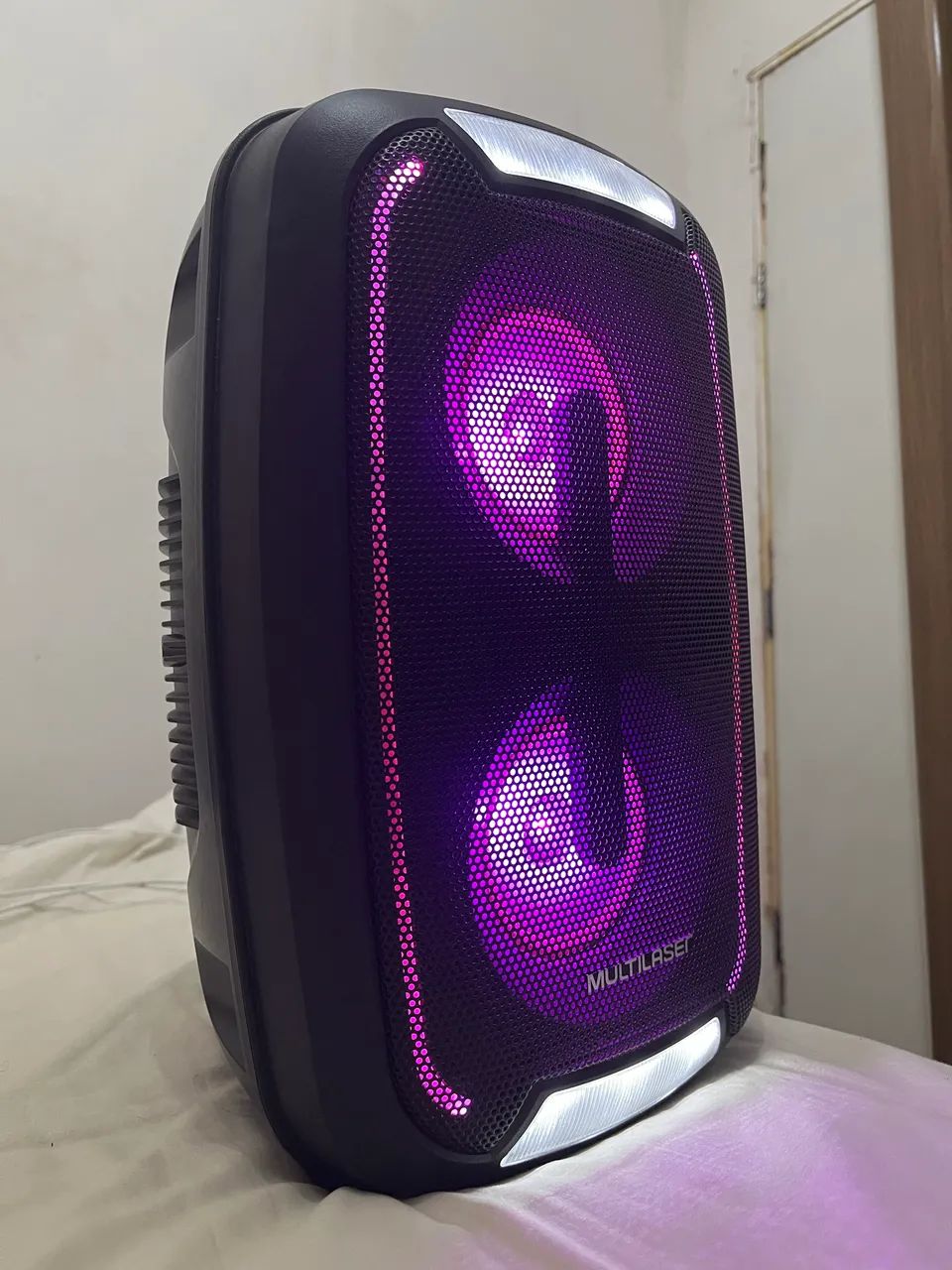 CAIXA DE SOM MULTILASER COM LEDS FRONTAIS E E INTERIOR 200W RMS