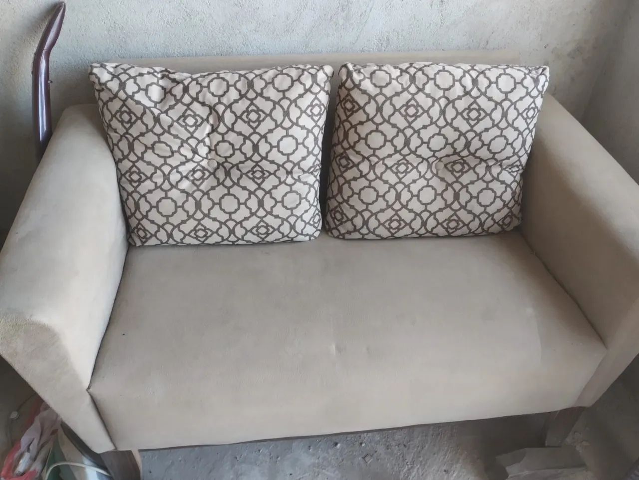 Sofá de 2 lugares e duas poltronas de 1 lugar