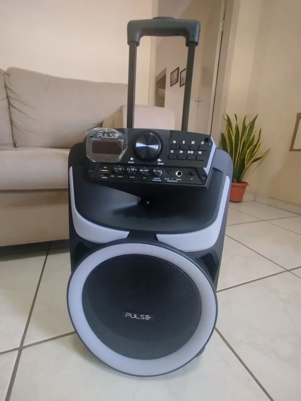 Caixa de som nova e na caixa 