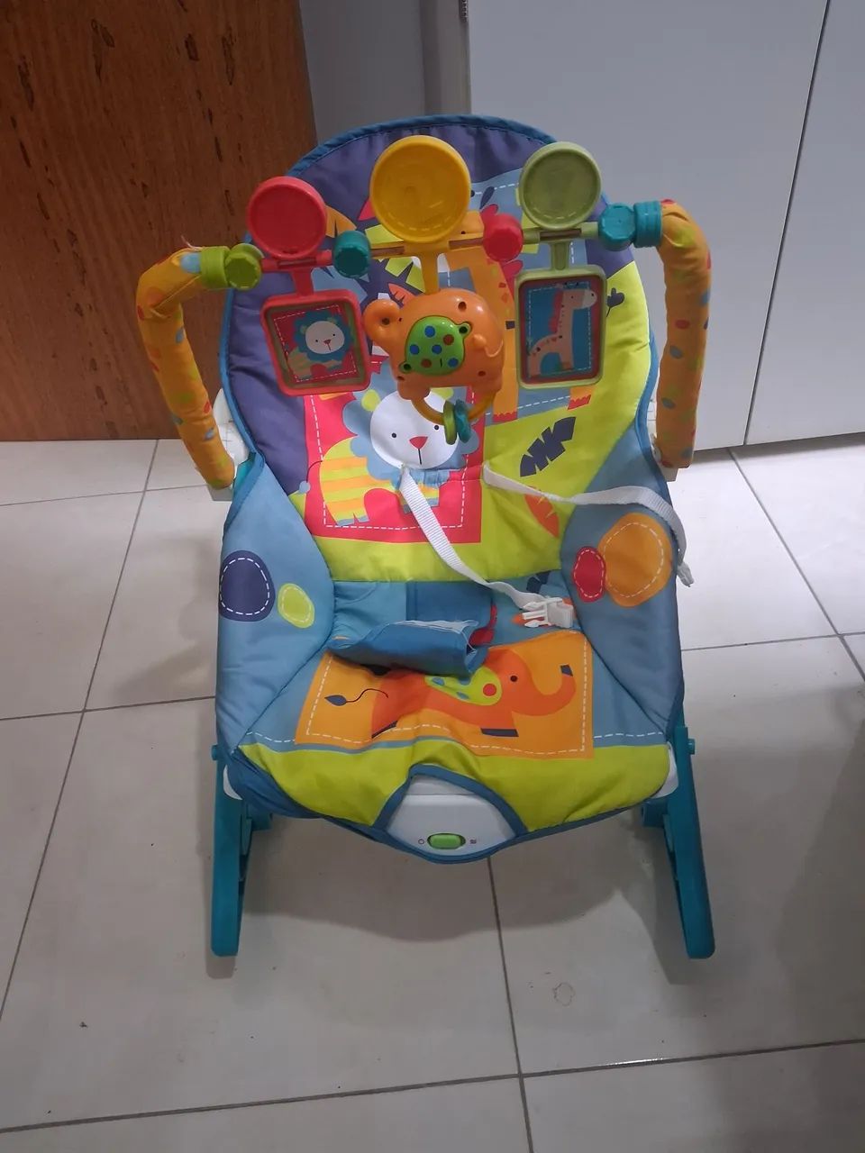 Cadeirinha Infantil com móbile