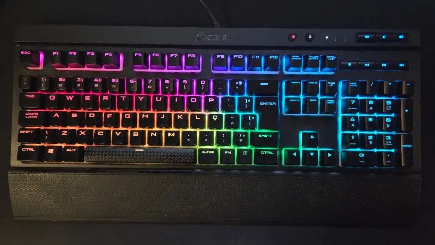 Teclado Mecânico Corsair K68 RGB