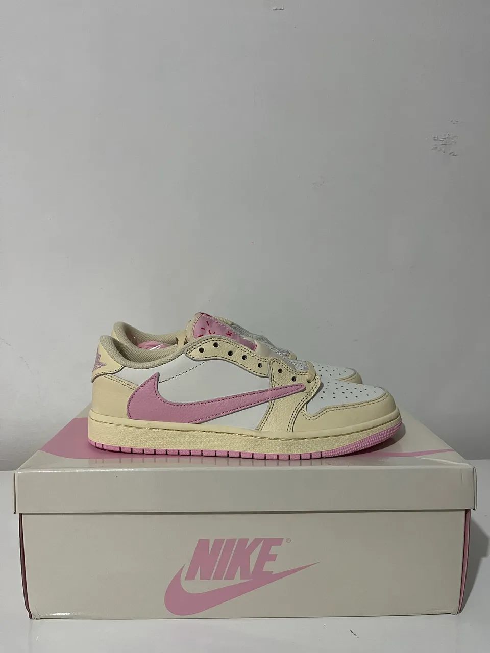Travis Scott x Air Jordan 1 Low Sail Shy Pink Muslin - Calçados