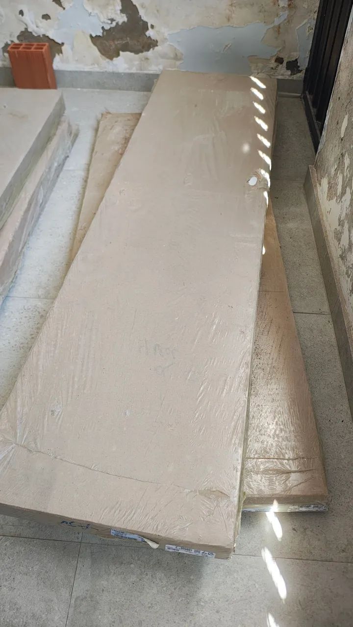 Guarda roupa novo na caixa 