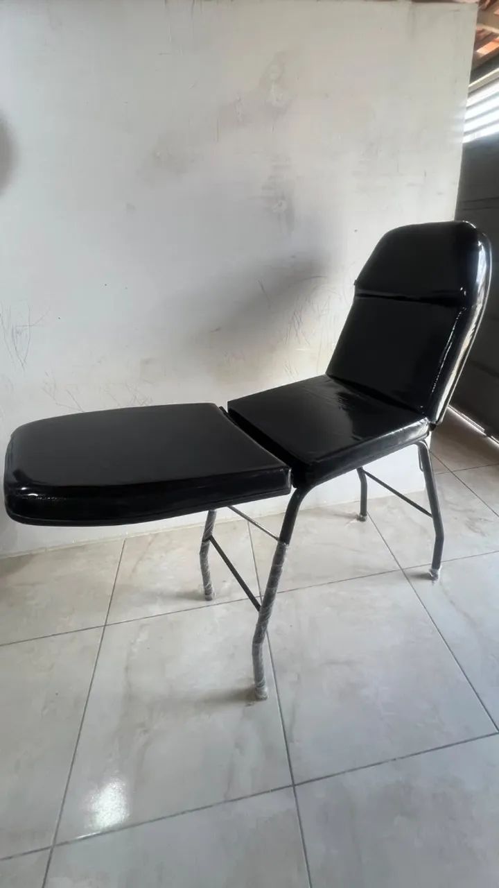 Vendo uma mesa bem conservada