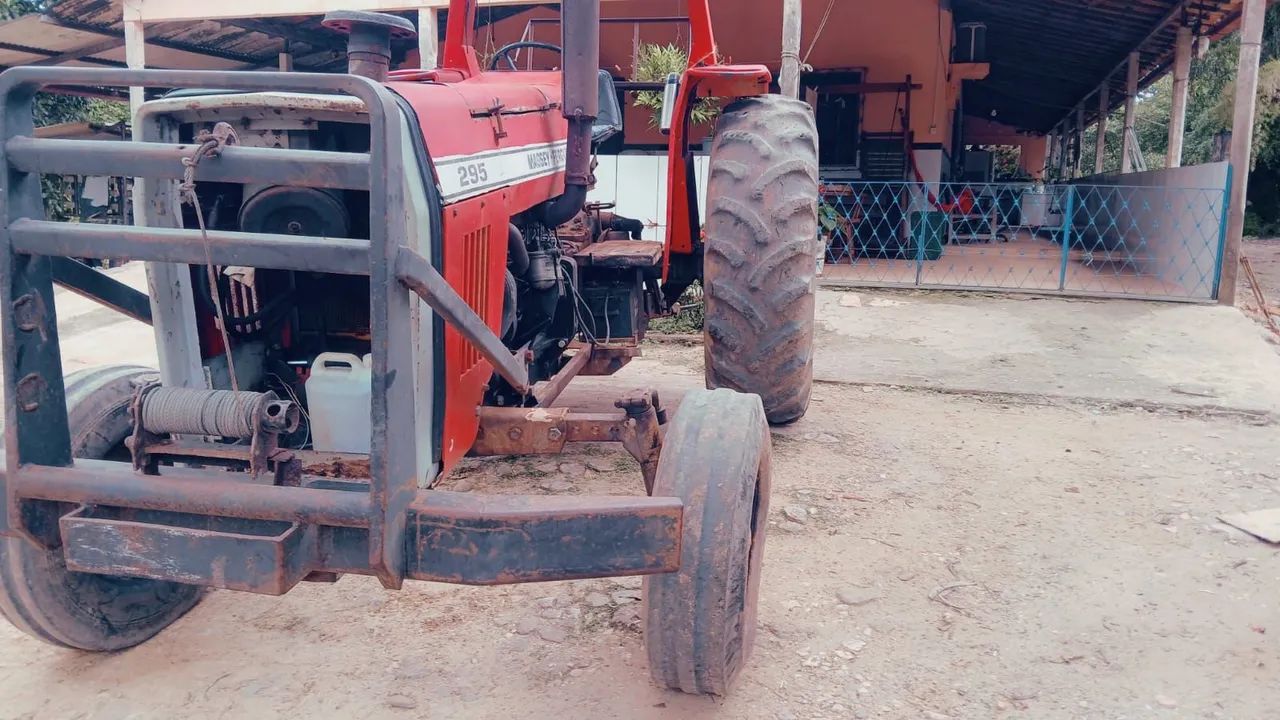 Vendo trator 