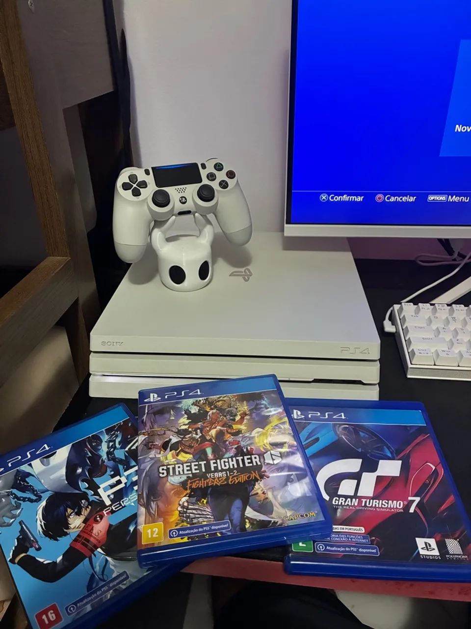 PS4 PRO (Branco) + 3 Jogos
