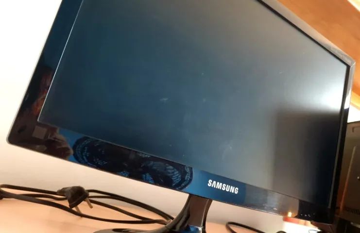 Tv Samsung T19B300LB Com Defeito - Foto 2