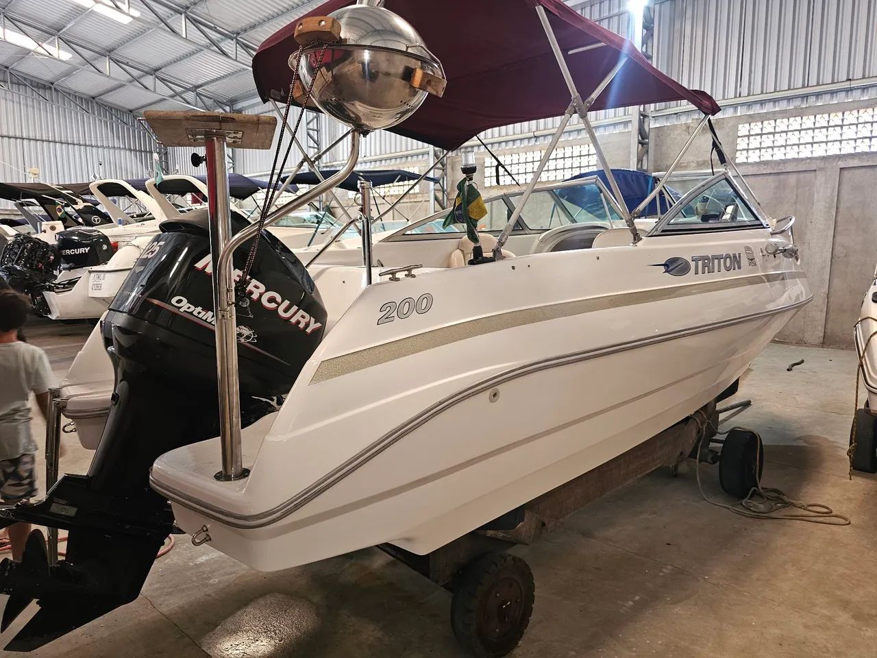 Triton 200 cabinada com motor Mercury 125 hp - nao Focker Fs  - Foto 2
