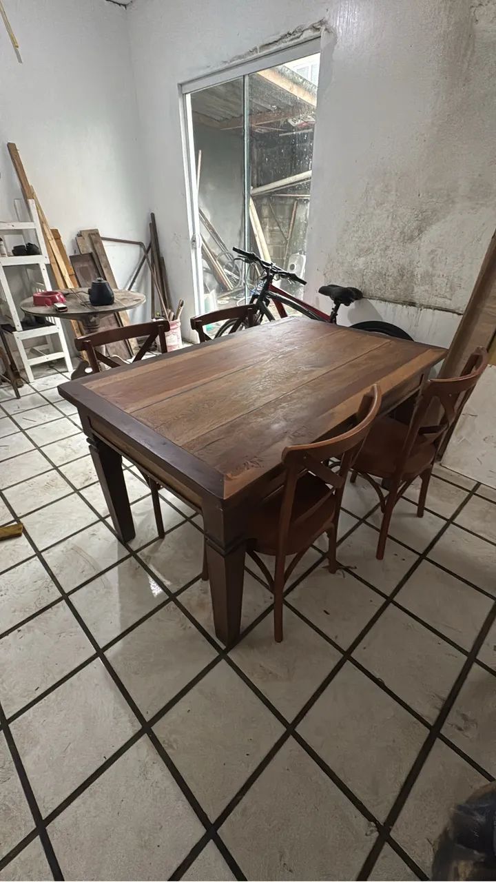 Conjunto mesa de jantar com 4 cadeiras
