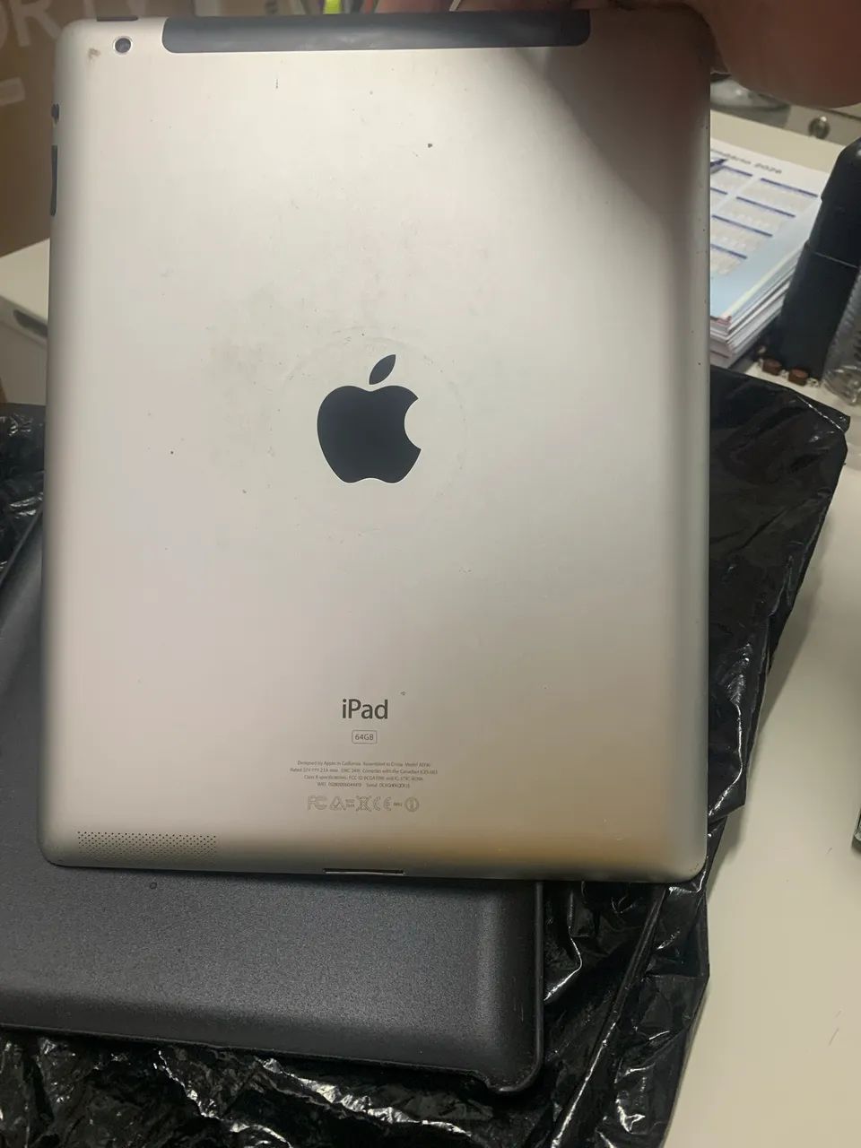 iPad 2nd generation 2011 A1396 9.7" com rede móvel 64GB 512MB RAM - Excelente - Foto 2